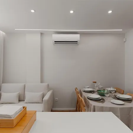 Fernao De Magalhaes *