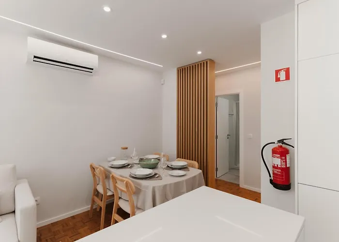 Fernao De Magalhaes Apartment